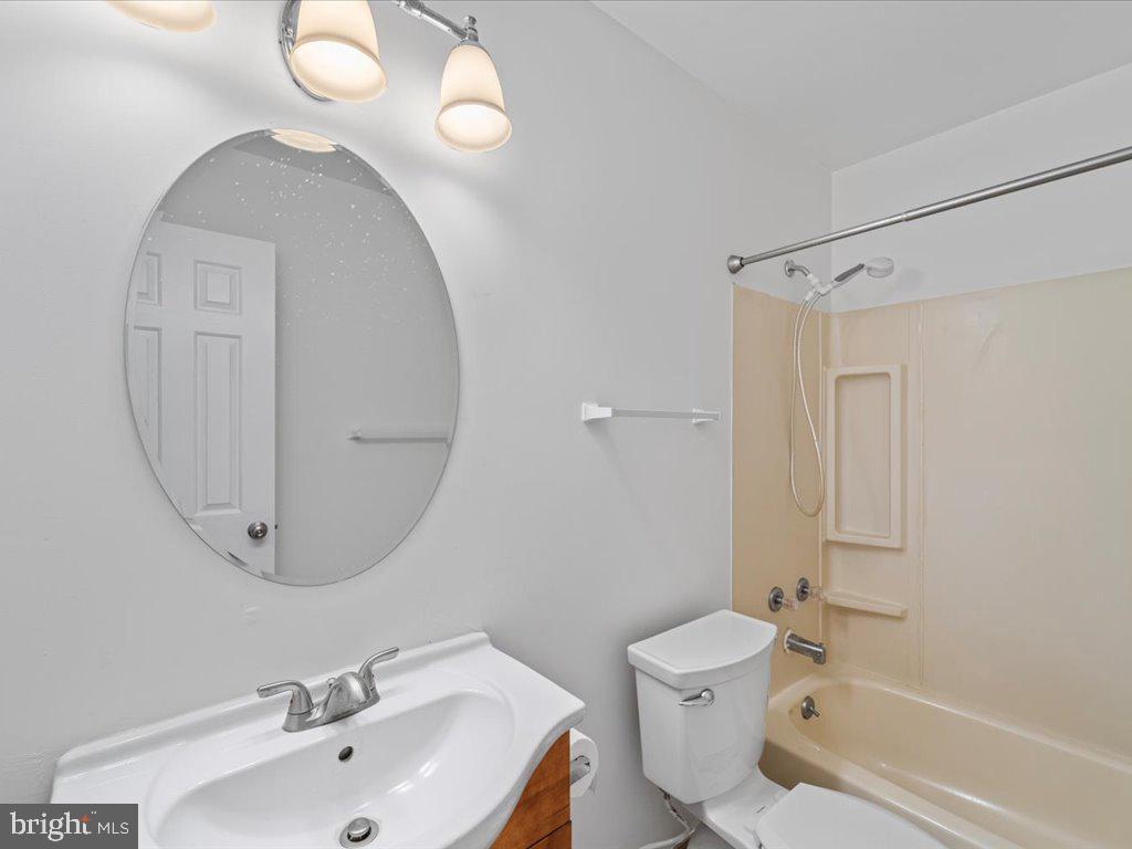 12243 Chinaberry Ct