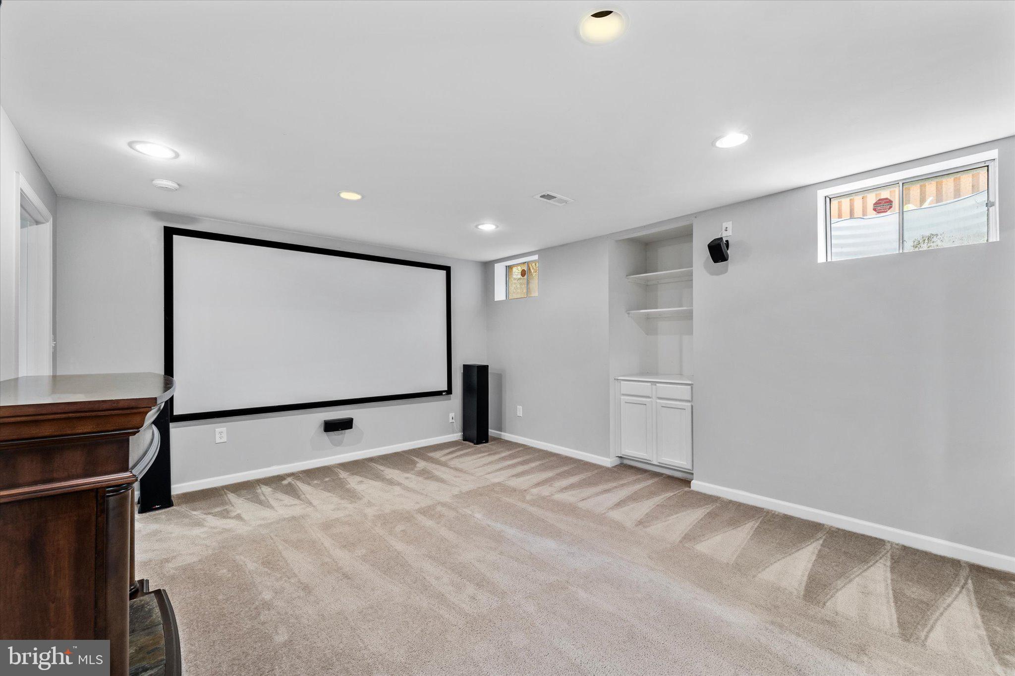 3933 Leaf Lawn Ln