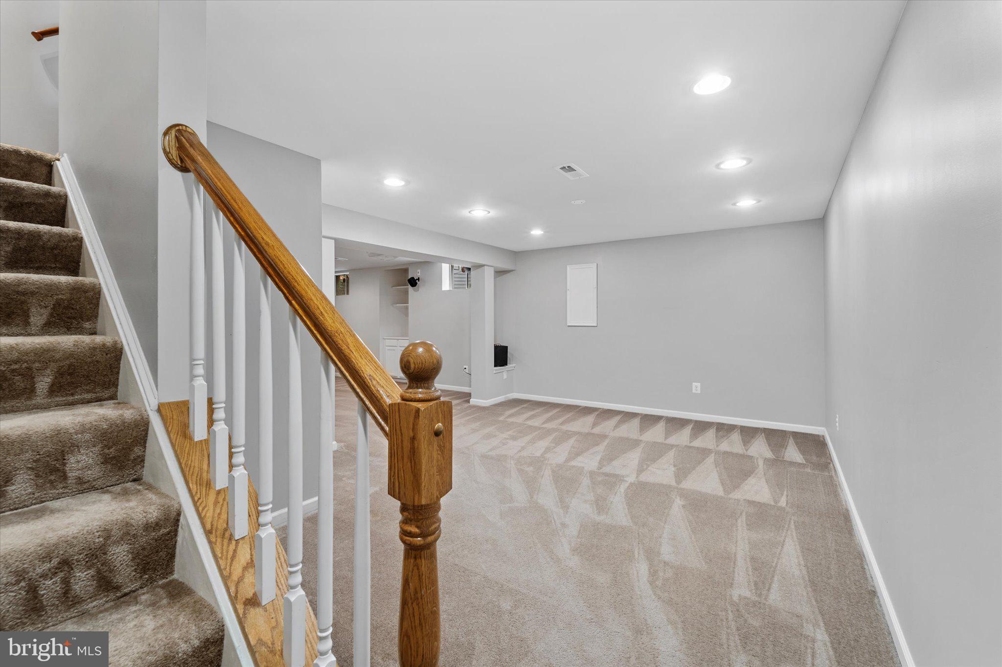 3933 Leaf Lawn Ln