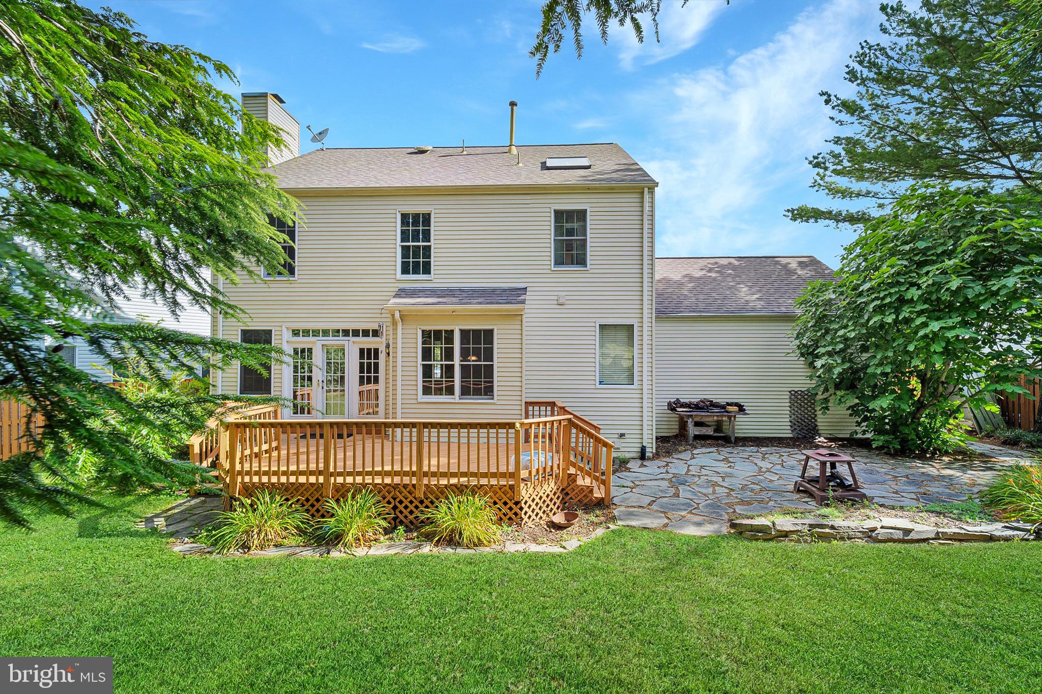 3933 Leaf Lawn Ln