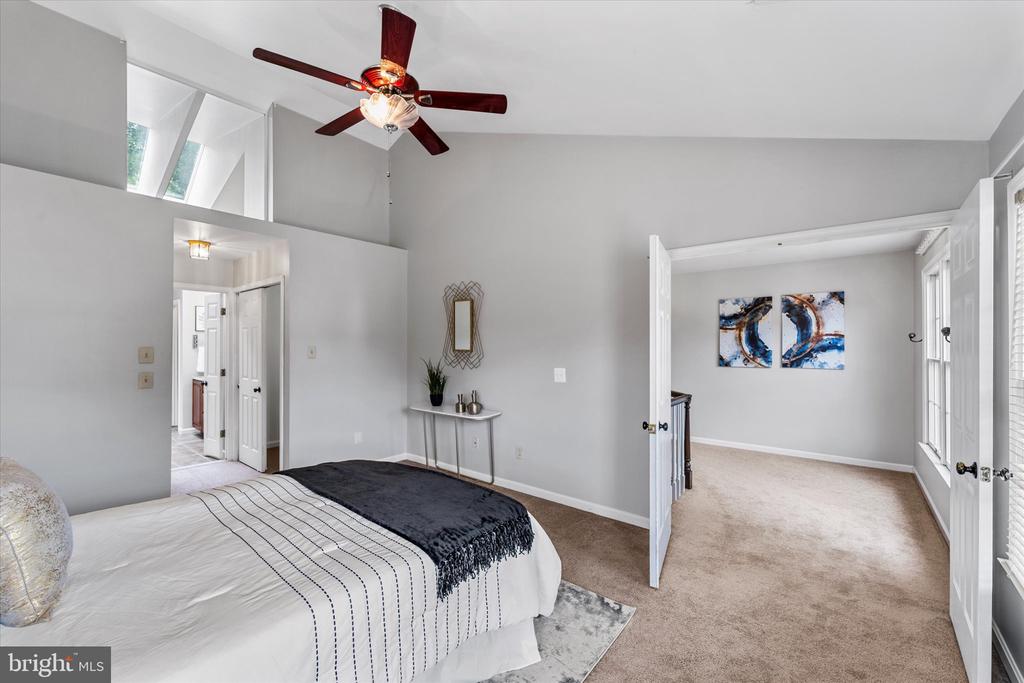 3933 Leaf Lawn Ln