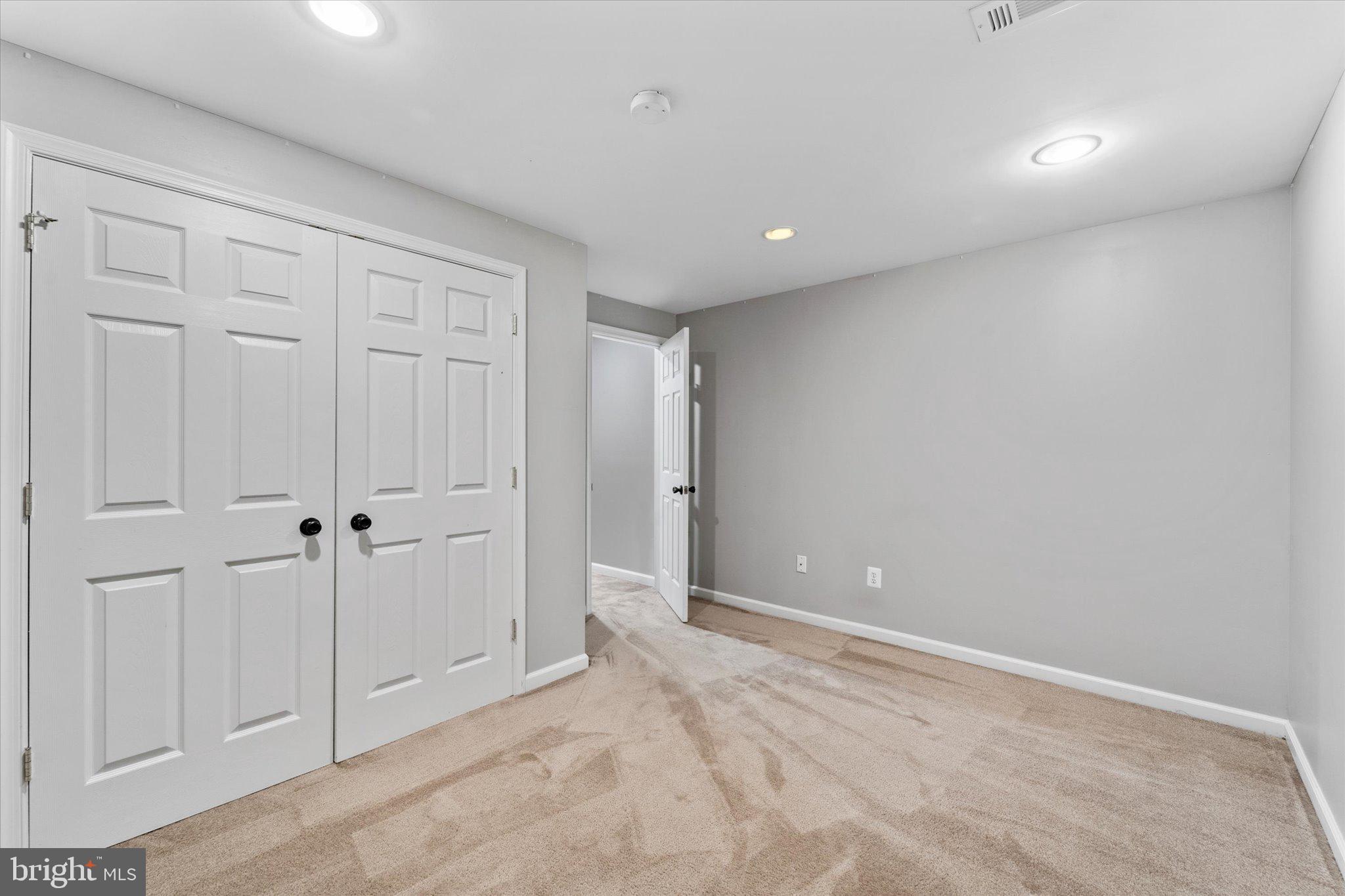 3933 Leaf Lawn Ln