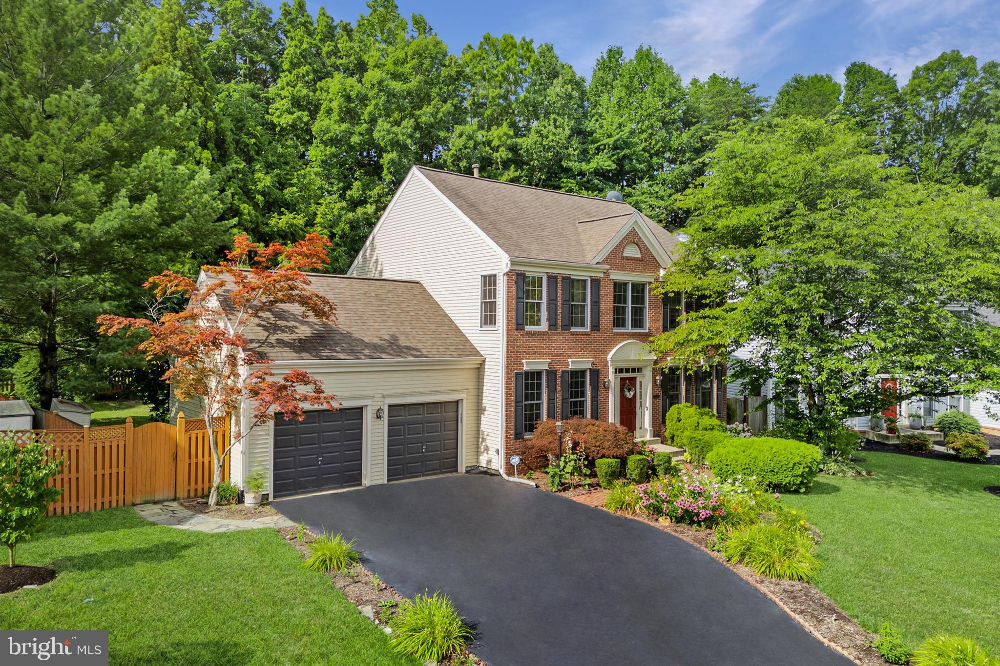 3933 Leaf Lawn Ln