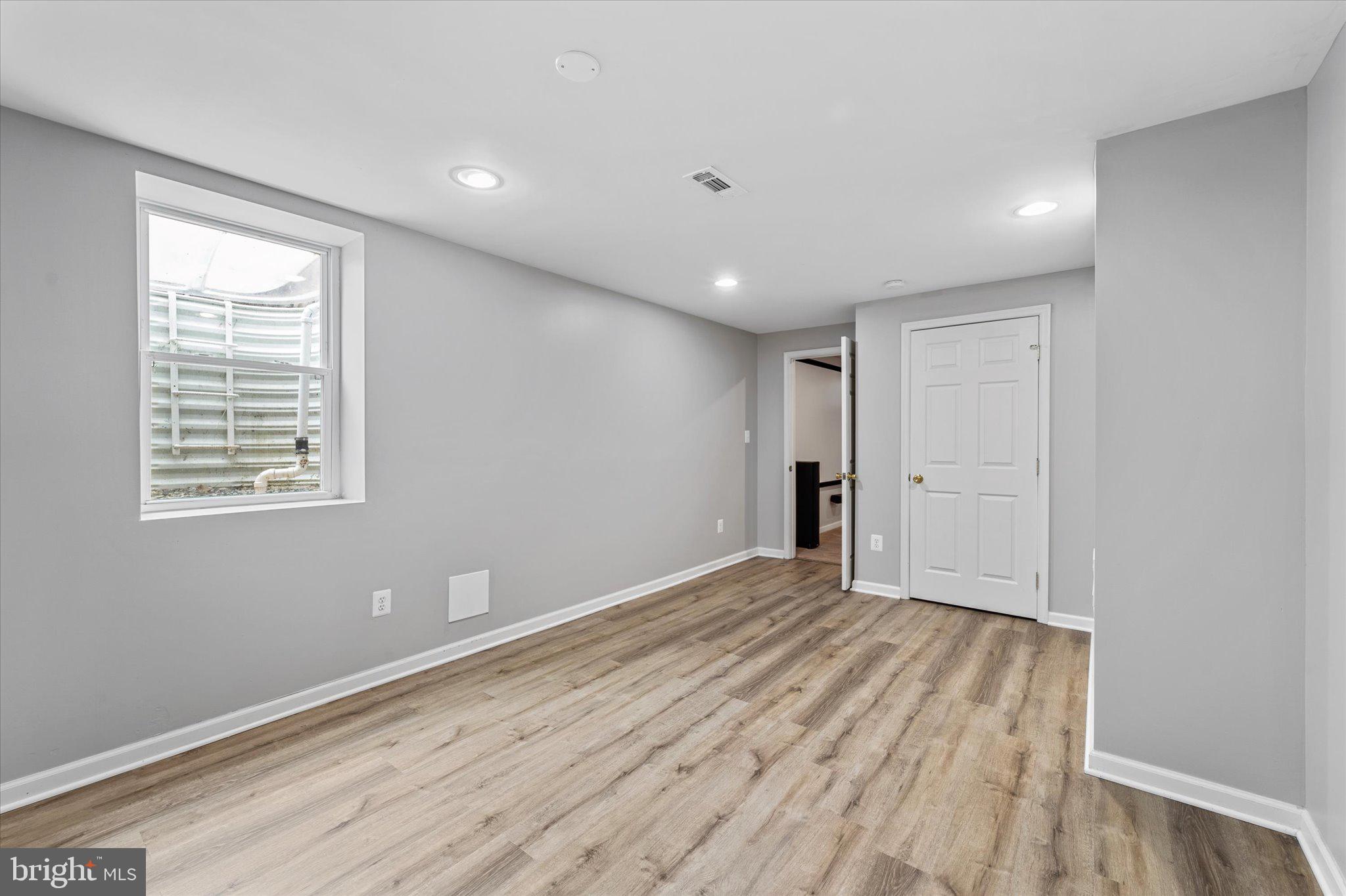 3933 Leaf Lawn Ln