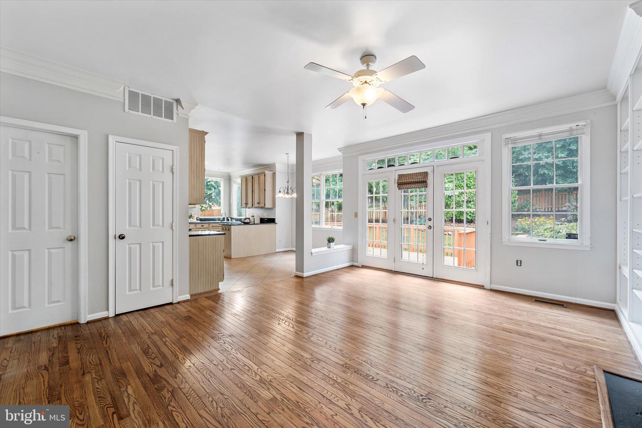 3933 Leaf Lawn Ln