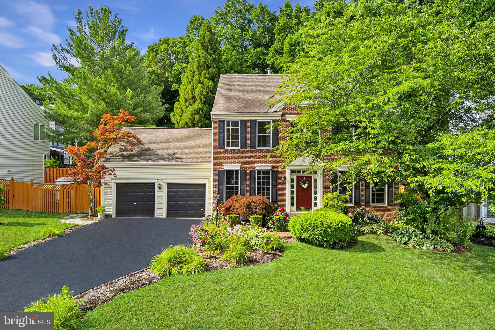 3933 Leaf Lawn Ln