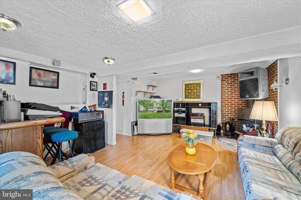 13829 Meadowbrook Rd