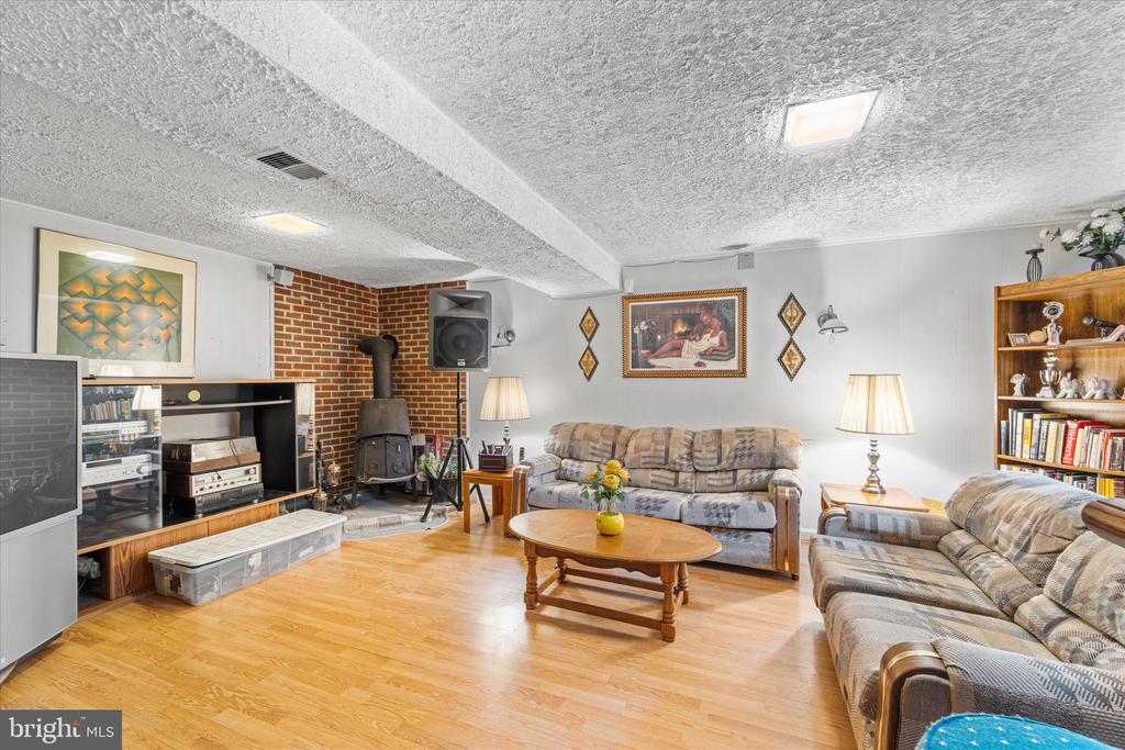 13829 Meadowbrook Rd