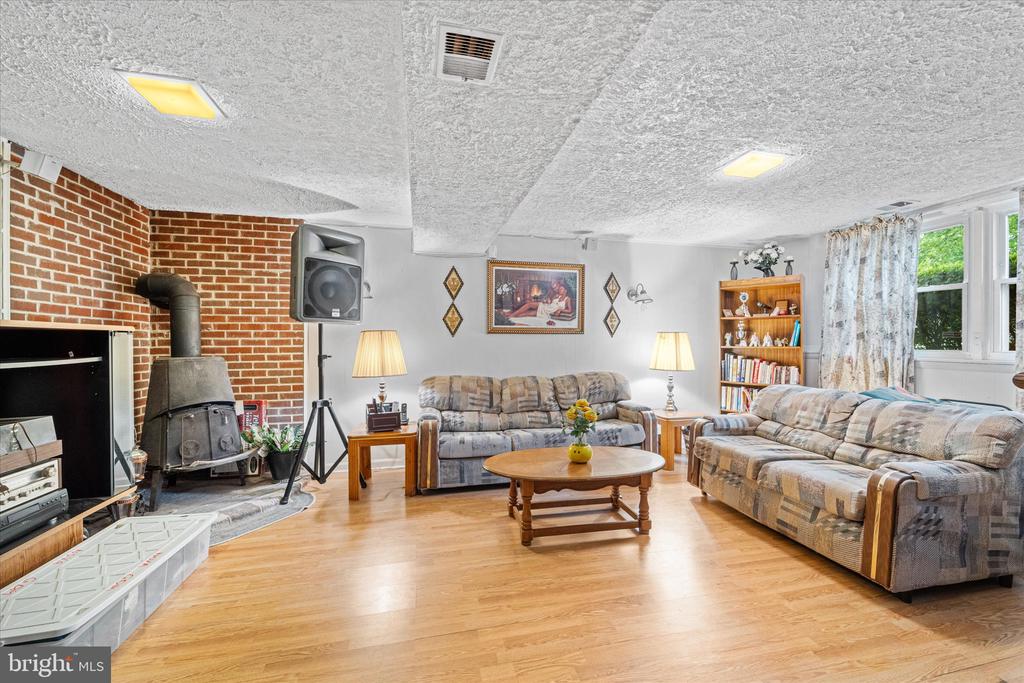 13829 Meadowbrook Rd