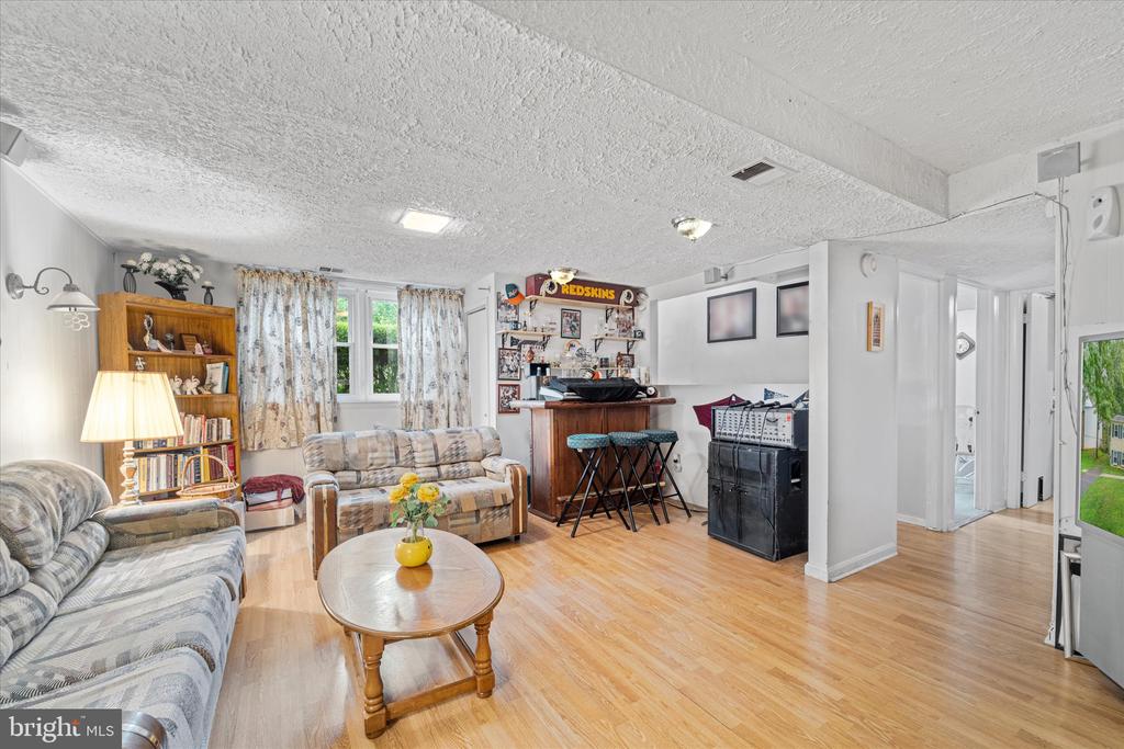 13829 Meadowbrook Rd