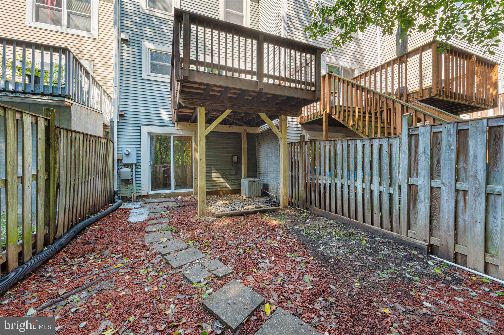 15209 VALLEY STREAM DR