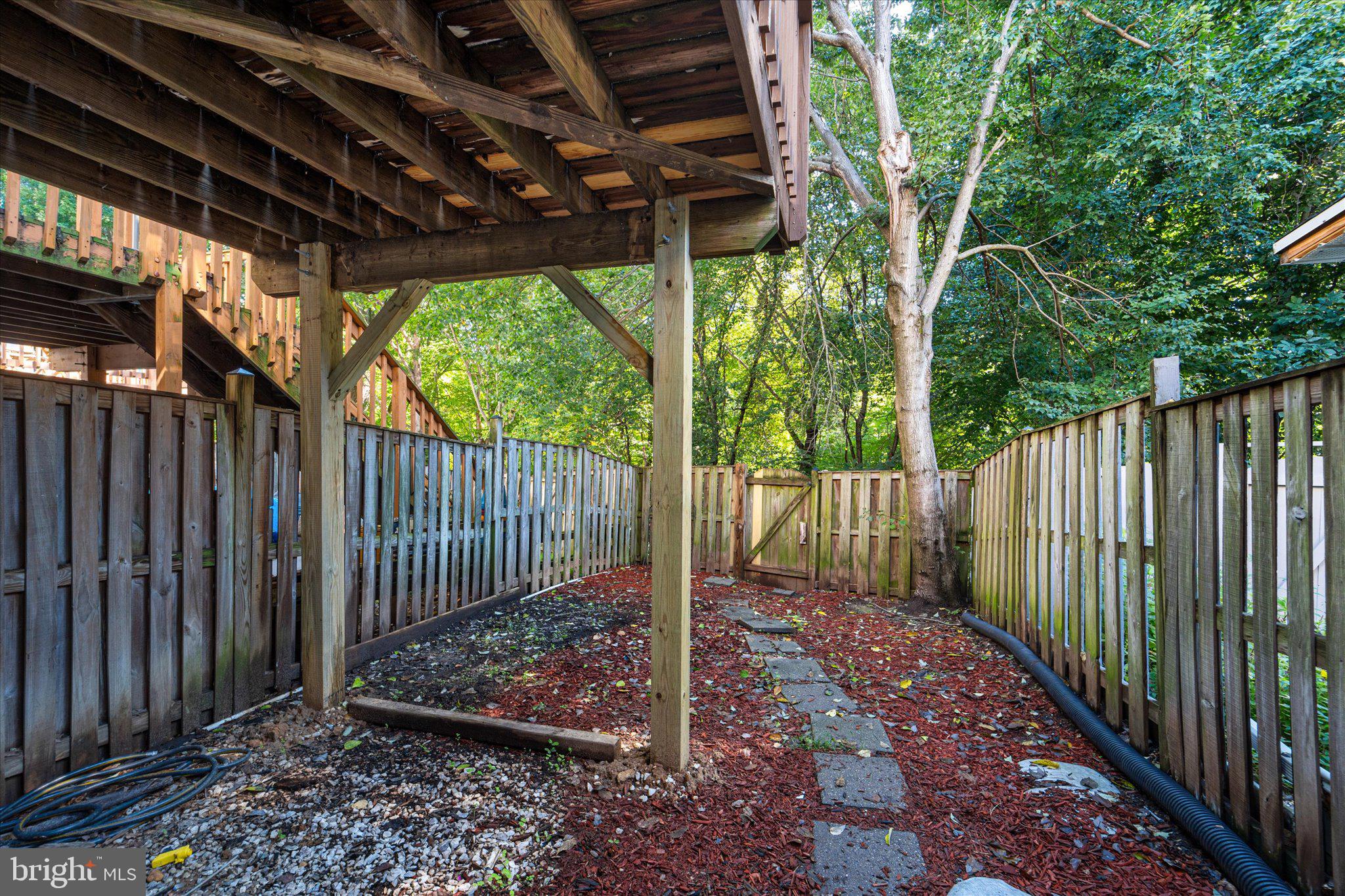 15209 VALLEY STREAM DR