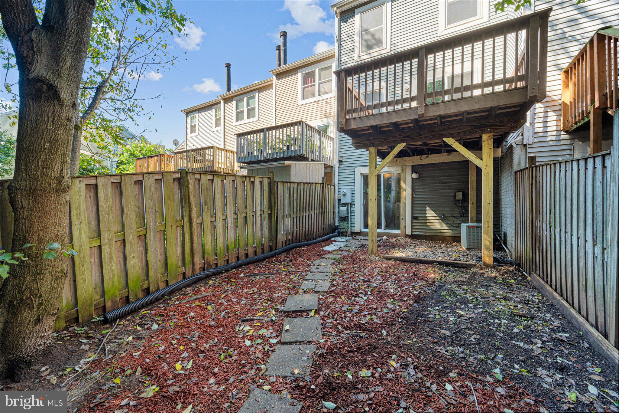 15209 VALLEY STREAM DR