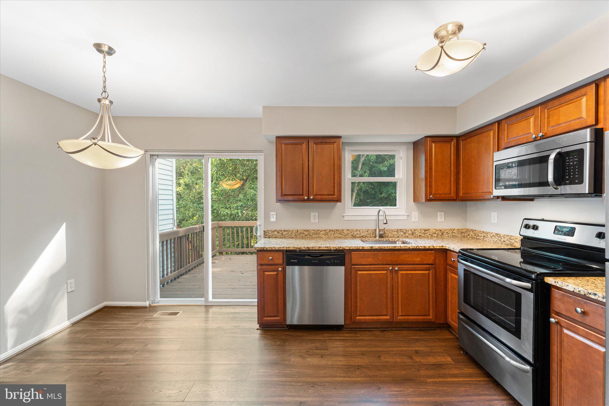 15209 VALLEY STREAM DR