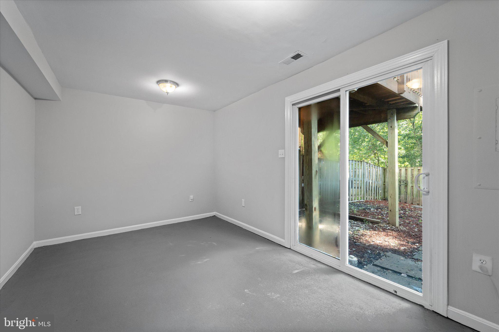 15209 VALLEY STREAM DR