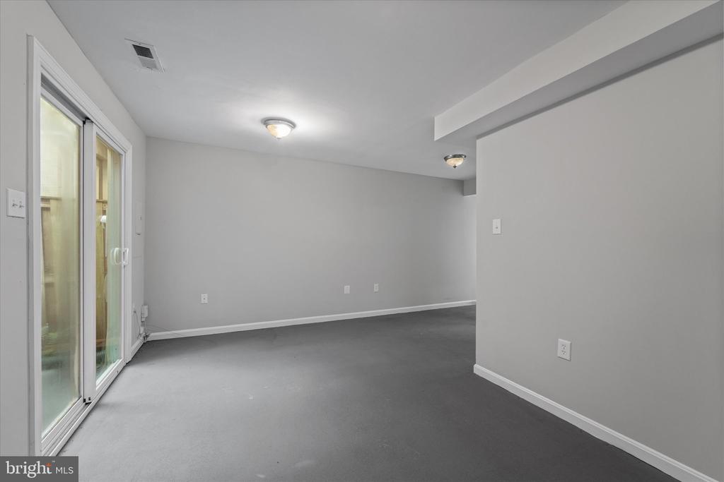 15209 VALLEY STREAM DR