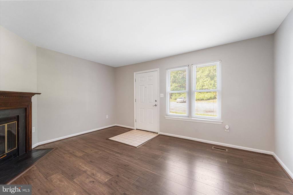 15209 VALLEY STREAM DR