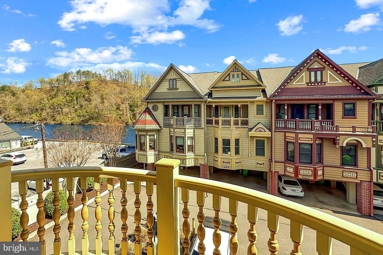 229 Mill St