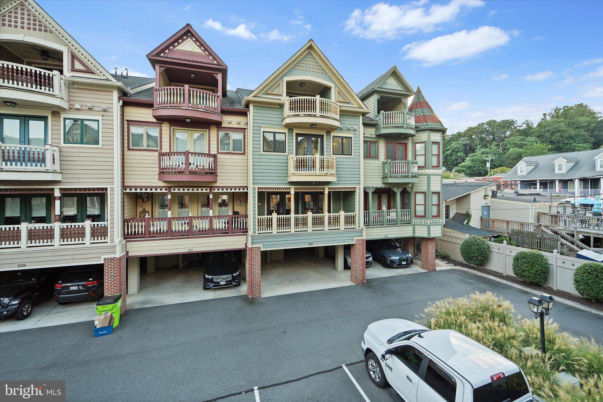 229 Mill St