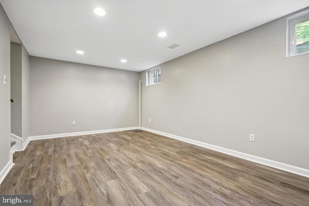 2094 PILGRIM DRIVE