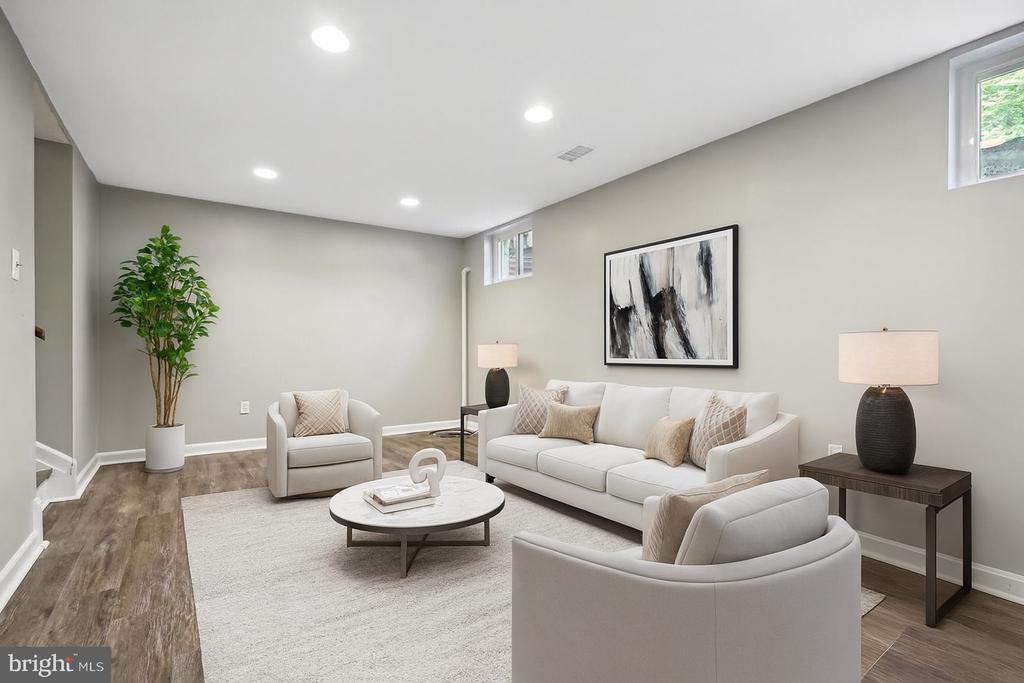 2094 PILGRIM DRIVE