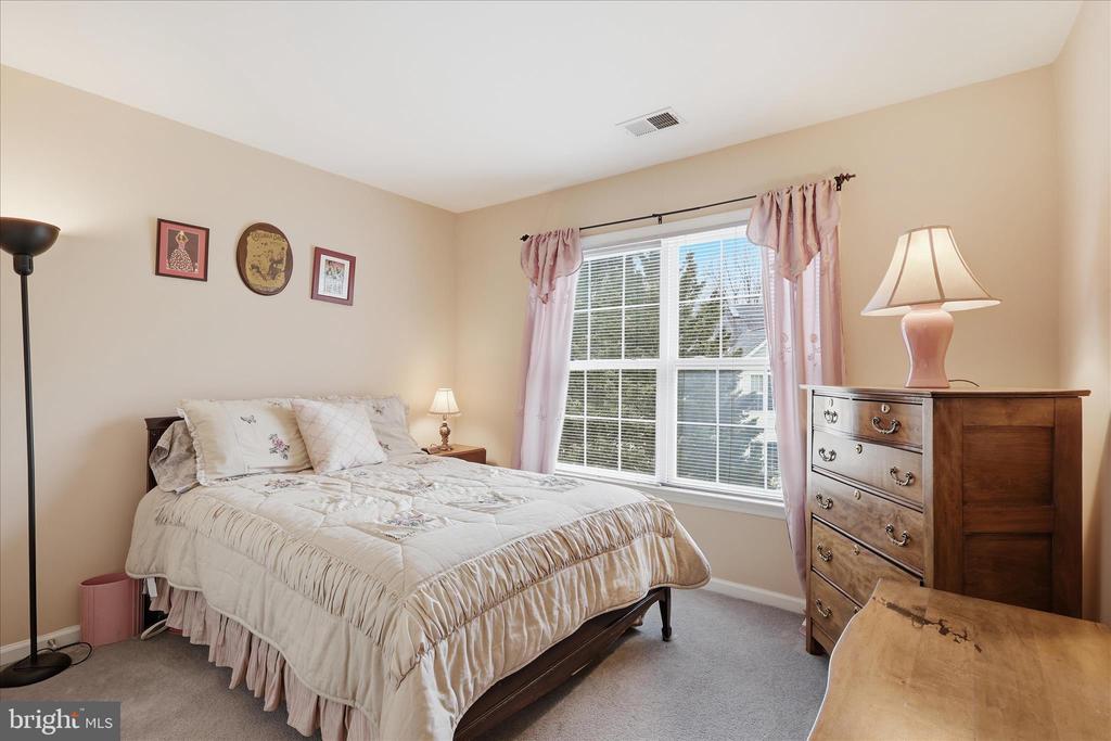 1805 EFTY COURT