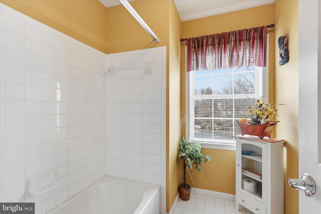 1805 EFTY COURT