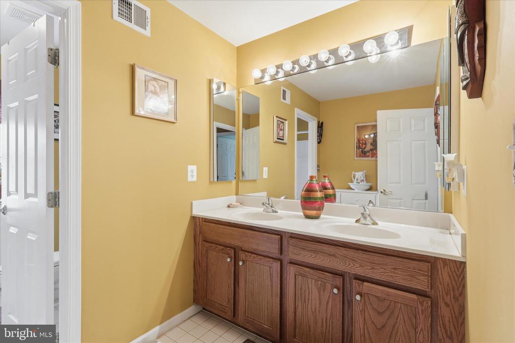 1805 EFTY COURT