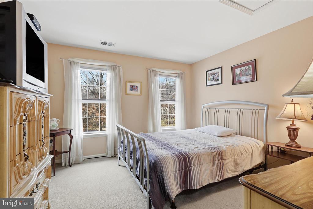 1805 EFTY COURT