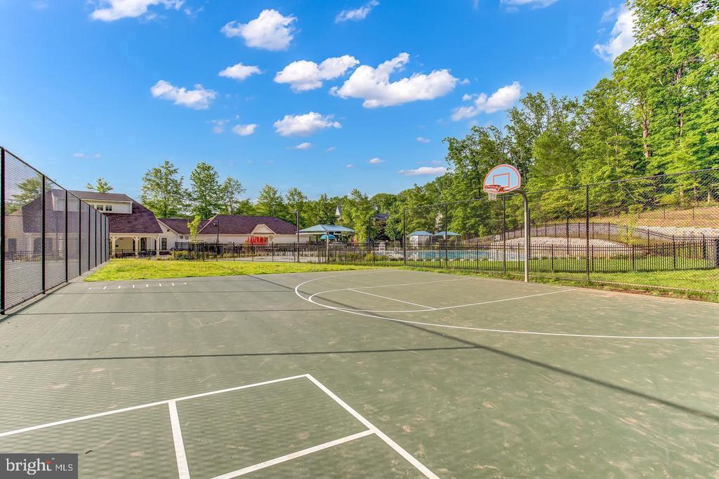 1805 EFTY COURT