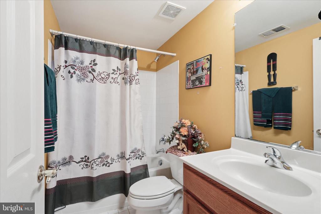 1805 EFTY COURT