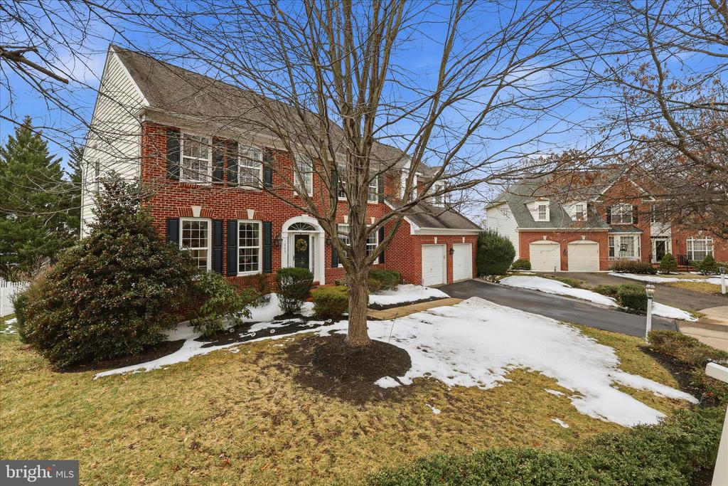 1805 EFTY COURT
