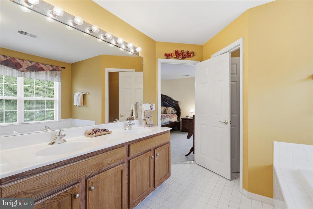 1805 EFTY COURT