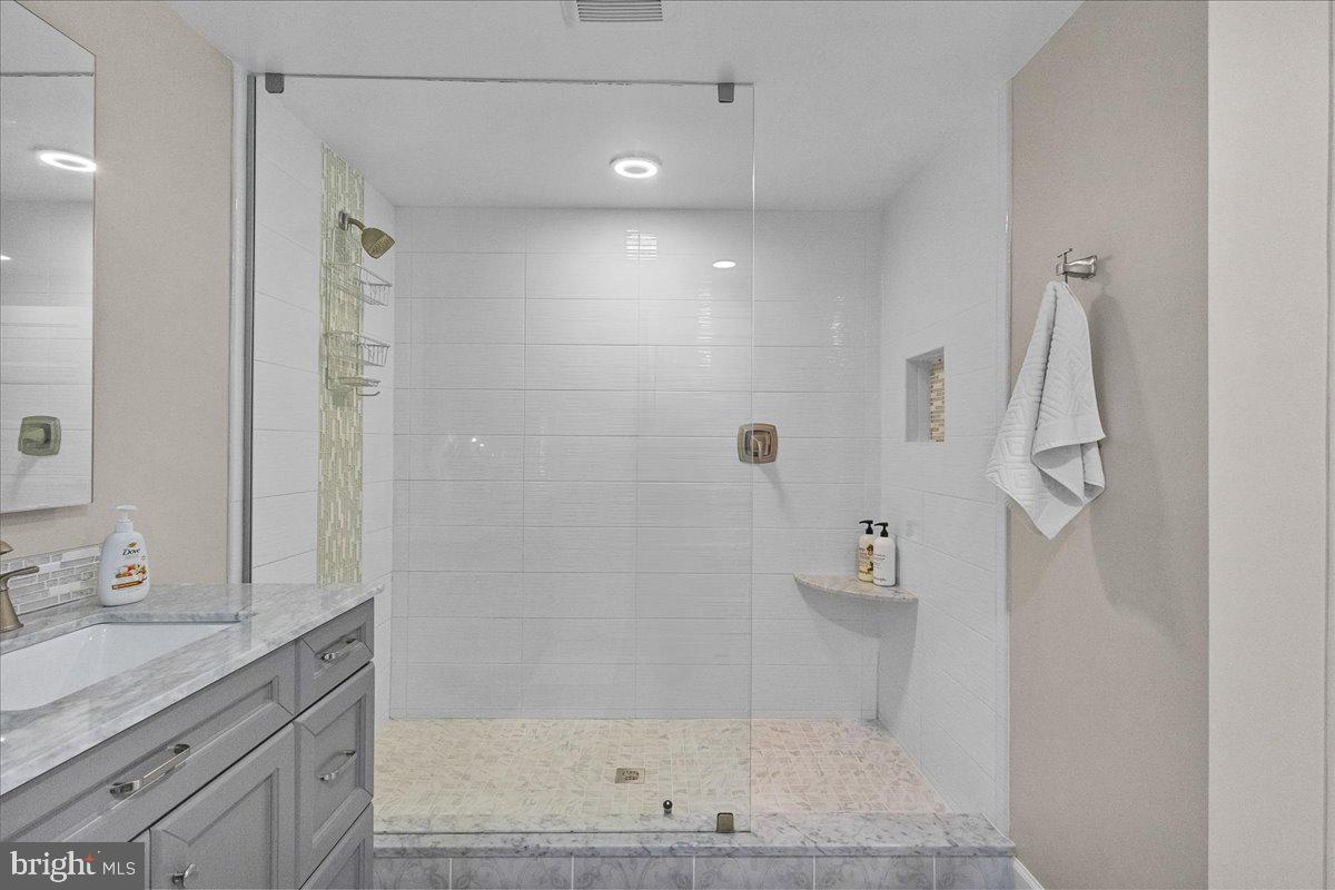 15401 SILVAN GLEN DRIVE