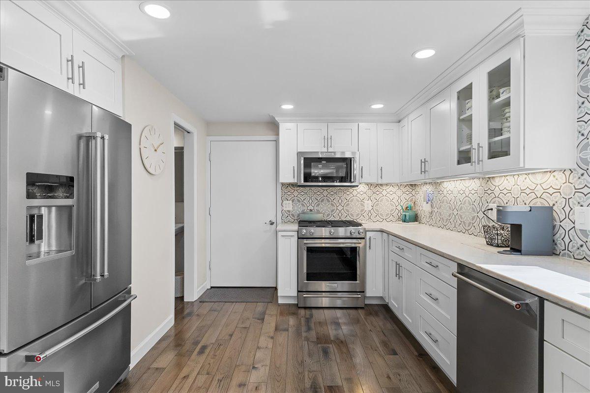 15401 SILVAN GLEN DRIVE