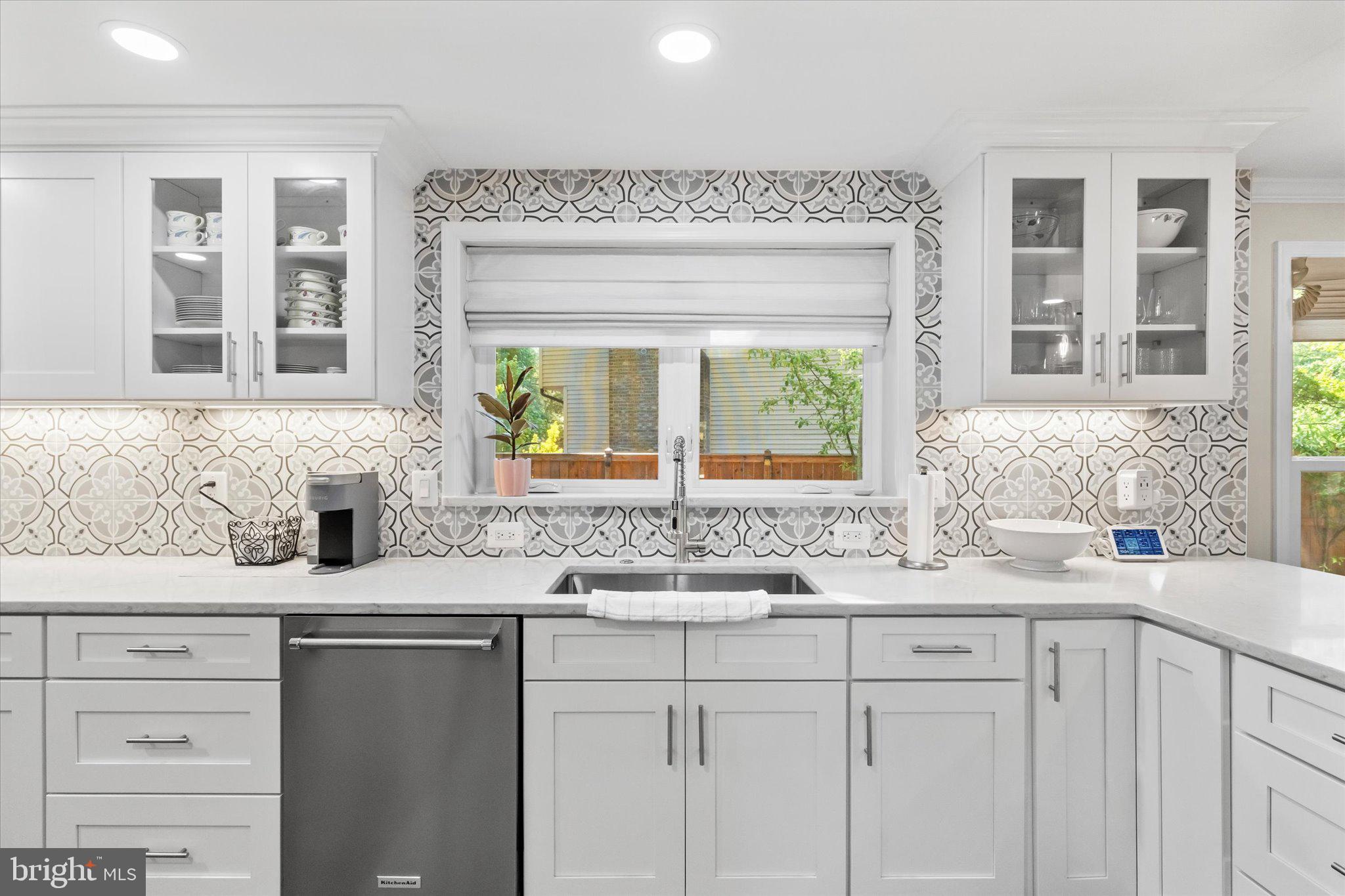 15401 SILVAN GLEN DRIVE