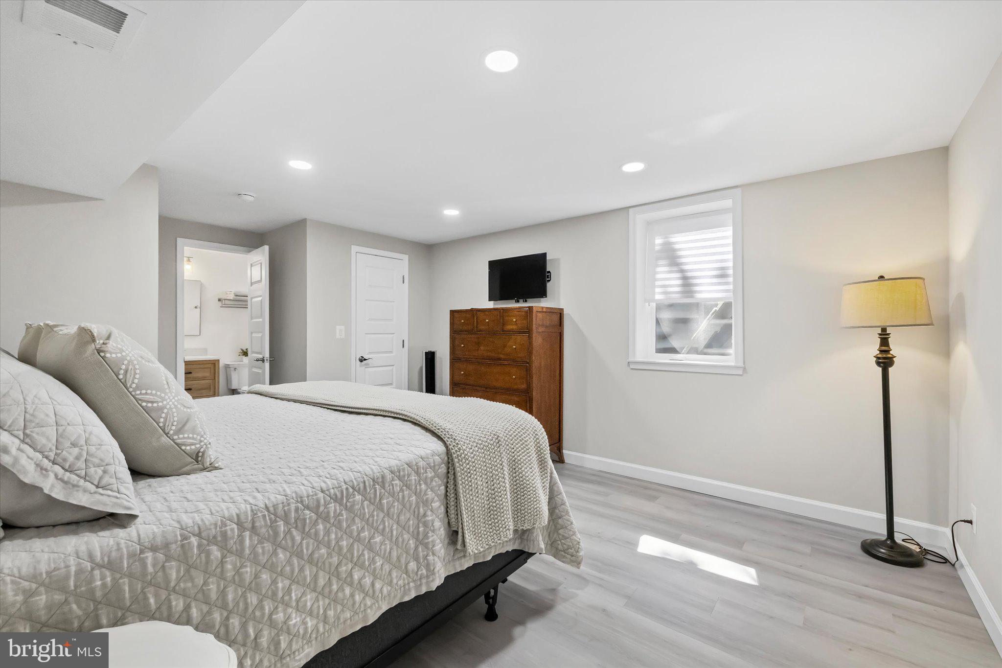 15401 SILVAN GLEN DRIVE