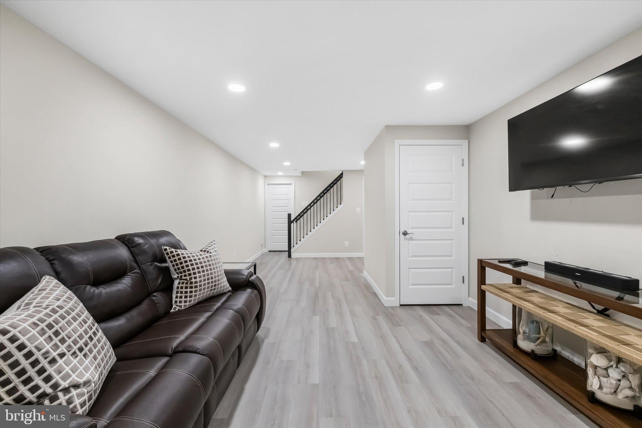 15401 SILVAN GLEN DRIVE