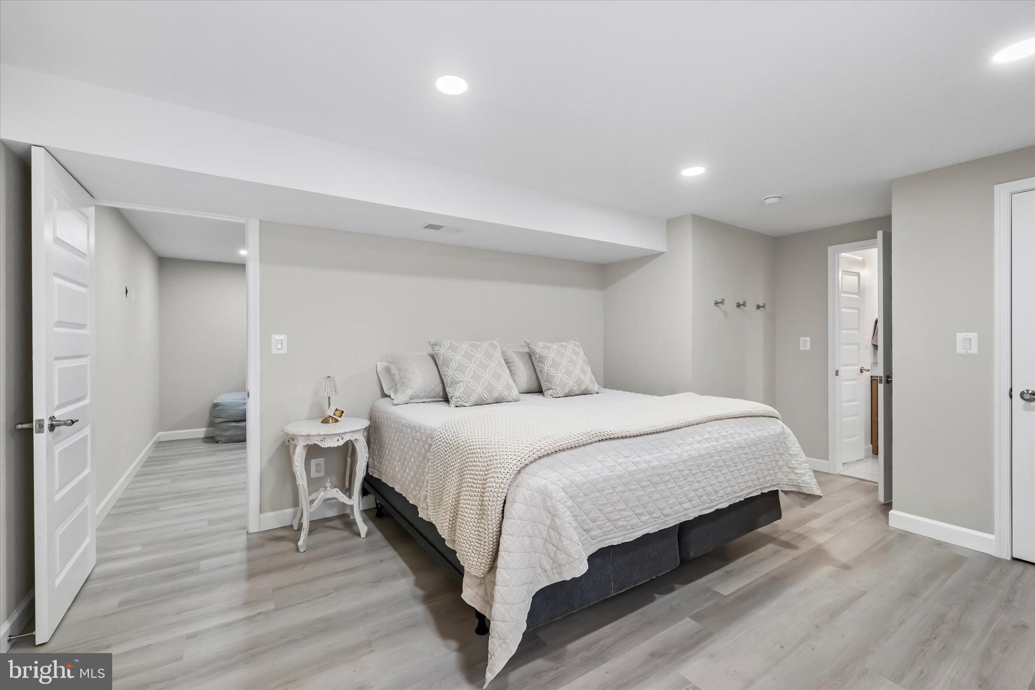 15401 SILVAN GLEN DRIVE