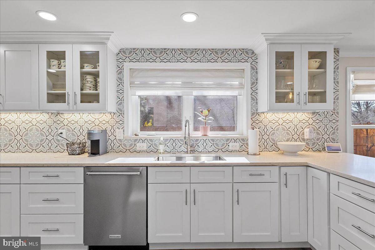 15401 SILVAN GLEN DRIVE