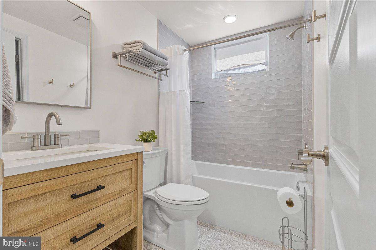 15401 SILVAN GLEN DRIVE