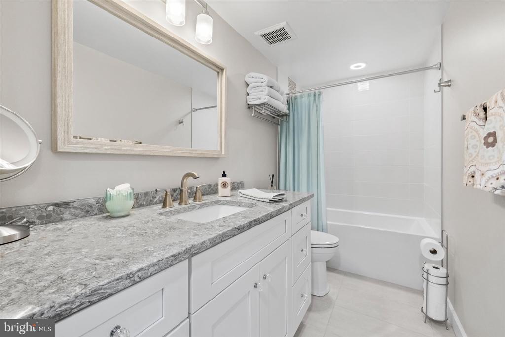 15401 SILVAN GLEN DRIVE