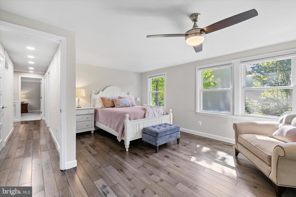 15401 SILVAN GLEN DRIVE