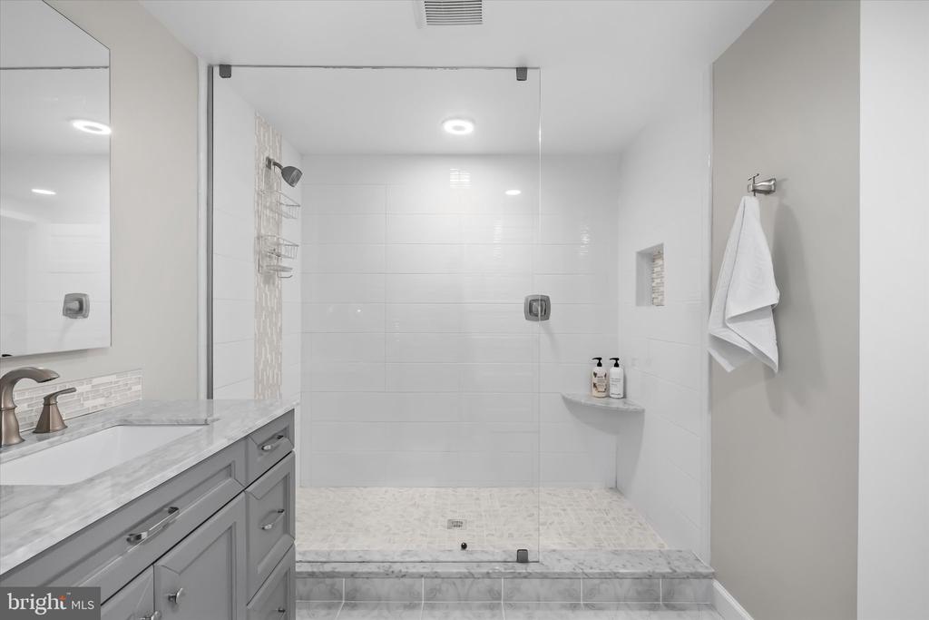 15401 SILVAN GLEN DRIVE