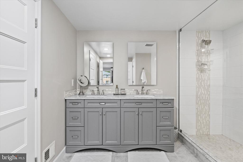 15401 SILVAN GLEN DRIVE