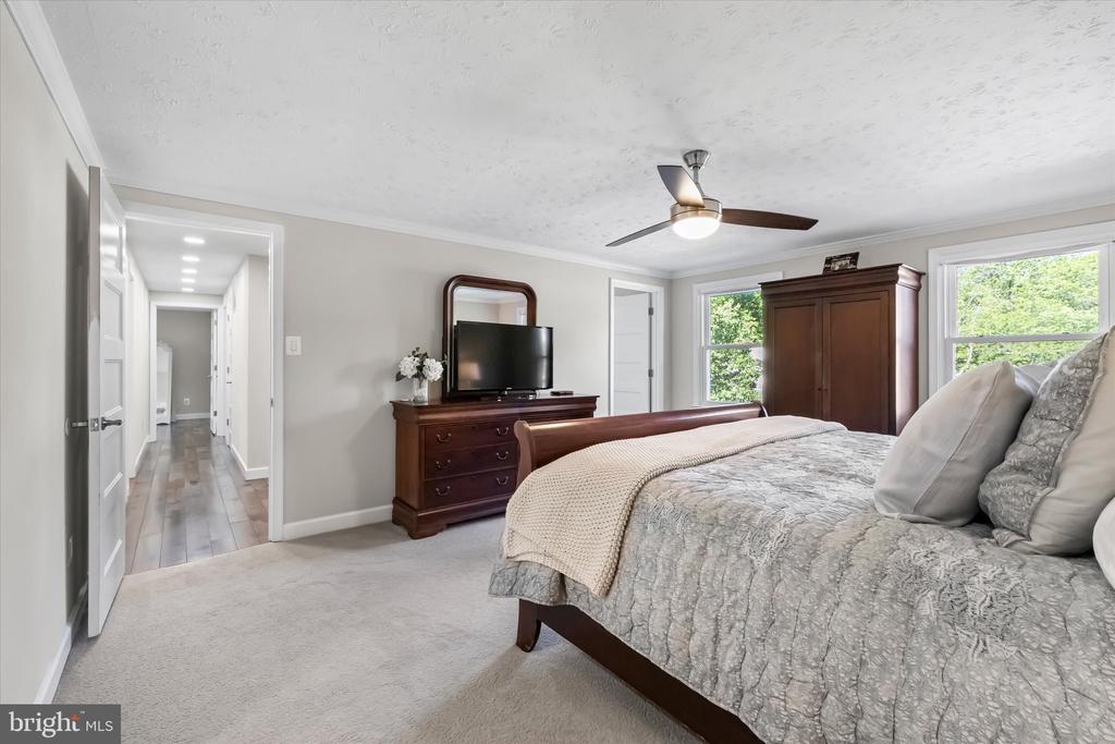 15401 SILVAN GLEN DRIVE