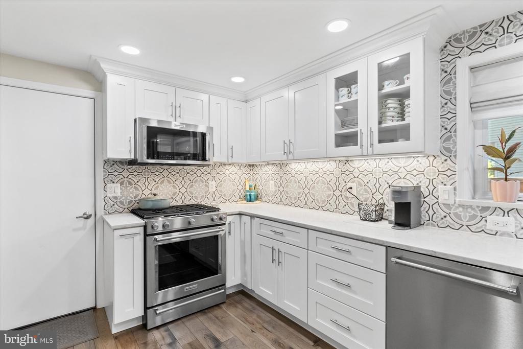 15401 SILVAN GLEN DRIVE