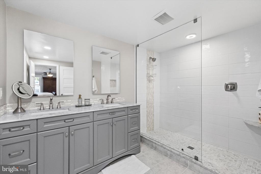 15401 SILVAN GLEN DRIVE