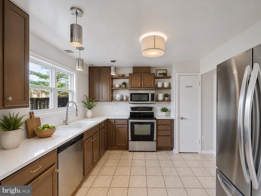 2904 MADEIRA COURT