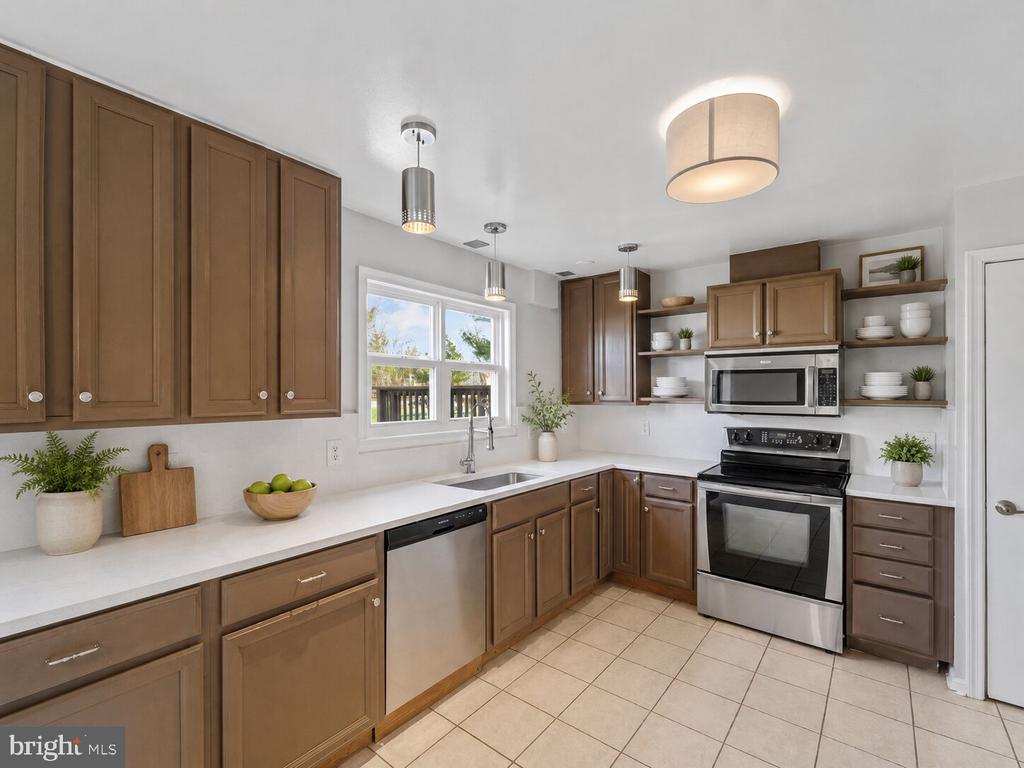 2904 MADEIRA COURT